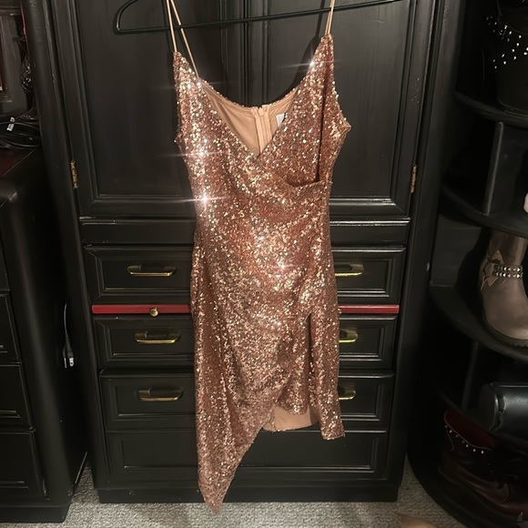 Rose Gold Asymmetrical Sequin Glass - Picture 5 of 10